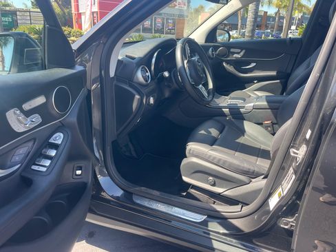 Used 2021 Mercedes-Benz GLC 300 image 6