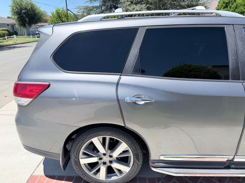 Used 2015 Nissan Pathfinder Platinum w/ Cargo Package FWD image 6