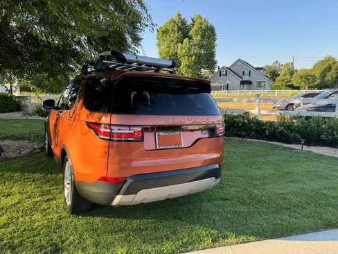 Used 2017 Land Rover Discovery HSE image 6