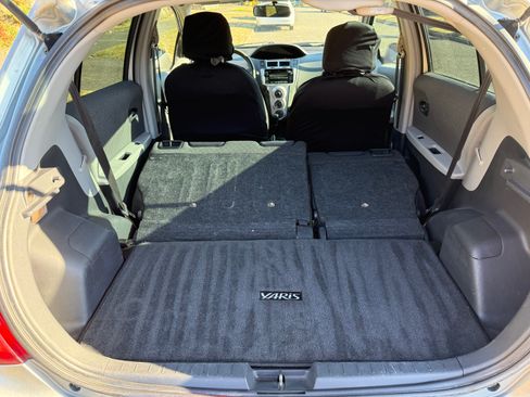 Used 2009 Toyota Yaris 4-Door Hatchback FWD image 17