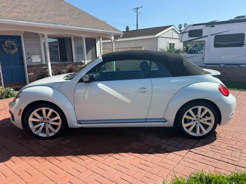 Used 2014 Volkswagen Beetle 1.8T FWD image 2