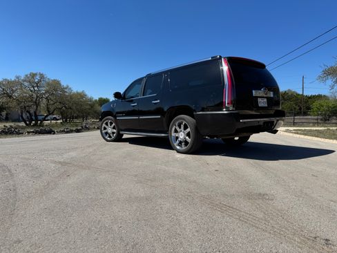 Used 2007 Cadillac Escalade ESV AWD w/ Information Package image 5