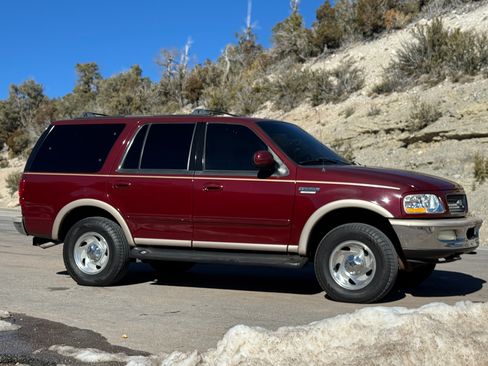 Used 1998 Ford Expedition Sport Utility 4D image 1
