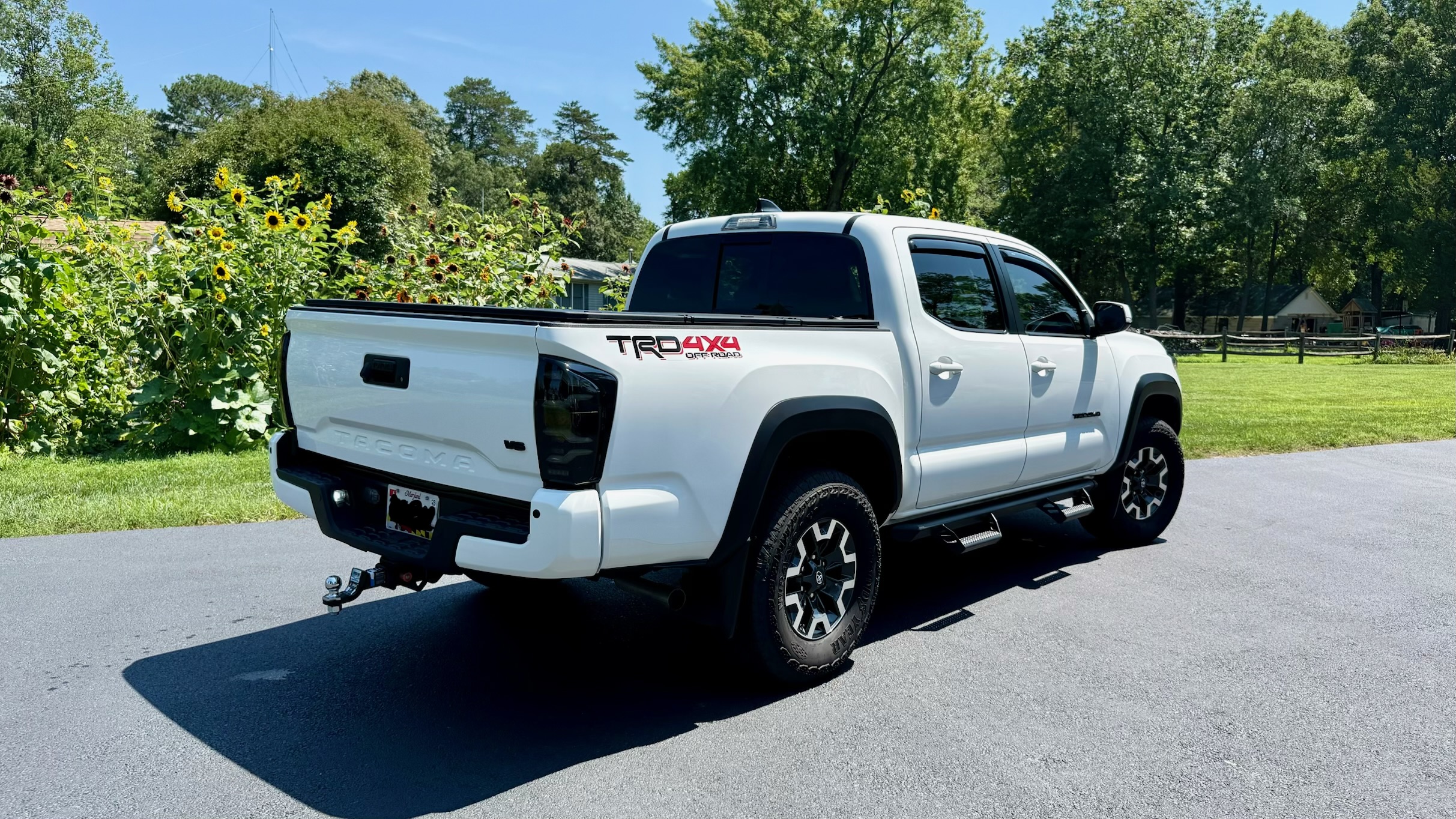 Used 2023 Toyota Tacoma TRD Off-Road w/ Technology Package AWD/4WD image 8