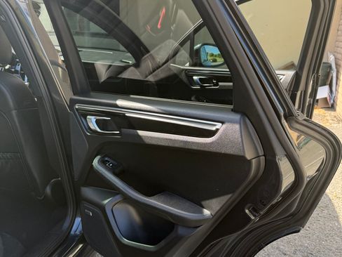 Used 2018 Porsche Macan Sport Edition image 8