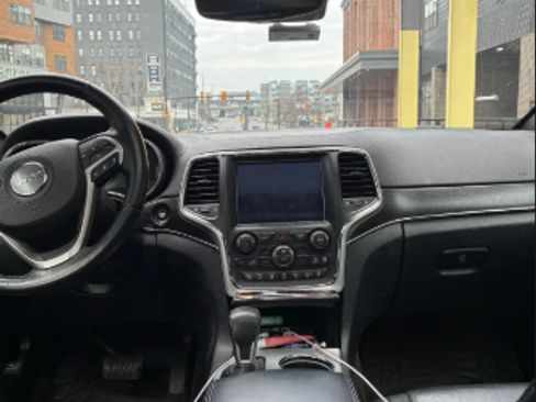 Used 2018 Jeep Grand Cherokee Limited image 6