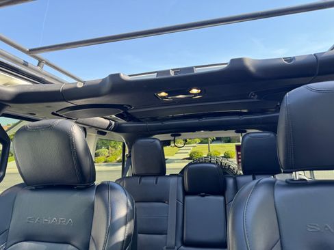 Used 2020 Jeep Wrangler Unlimited Sahara w/ LED Lighting Group AWD/4WD image 13