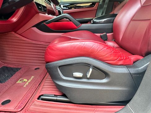 Used 2019 Porsche Cayenne AWD/4WD image 14