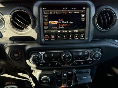 Used 2021 Jeep Wrangler Unlimited Sahara AWD/4WD image 14
