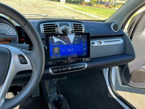 Used 2014 smart fortwo passion w/ Crystal Grey Leather Package image 10