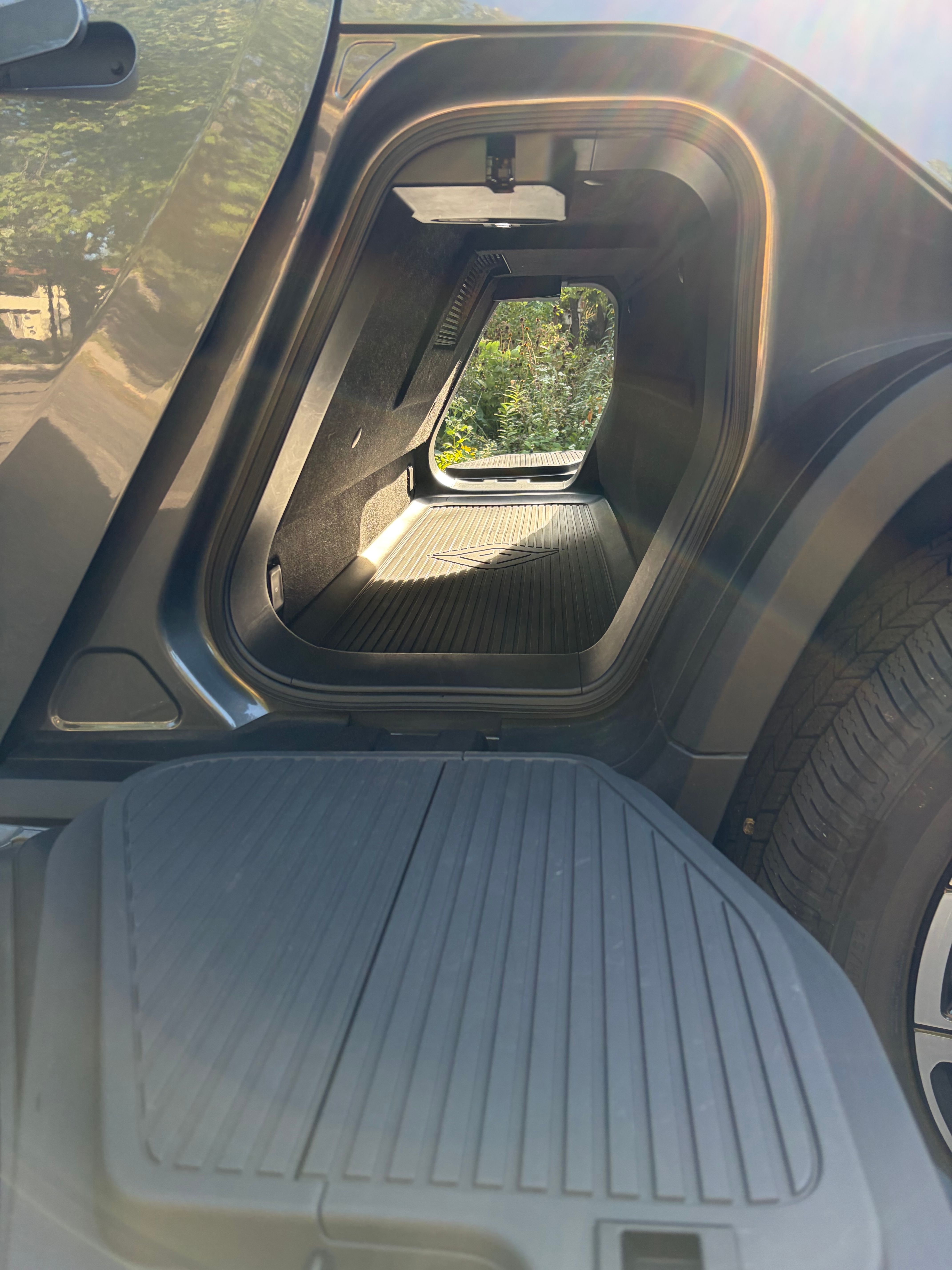 Used 2022 Rivian R1T Adventure AWD/4WD image 8