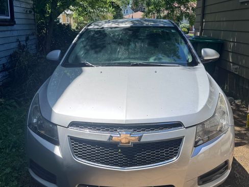 Used 2013 Chevrolet Cruze LT FWD image 2