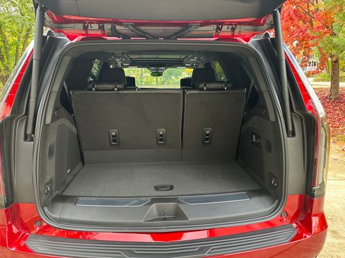 Used 2023 Cadillac Escalade V w/ LPO, ONYX Package image 10