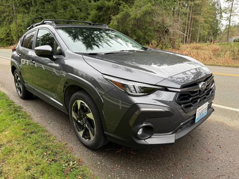 Used 2024 Subaru Crosstrek 2.5i Limited w/ Crosstrek Mirror Package image 2