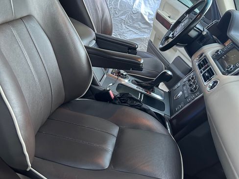 Used 2010 Land Rover Range Rover HSE image 9