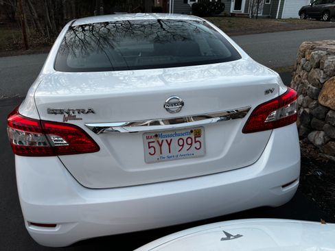 Used 2015 Nissan Sentra SV image 4