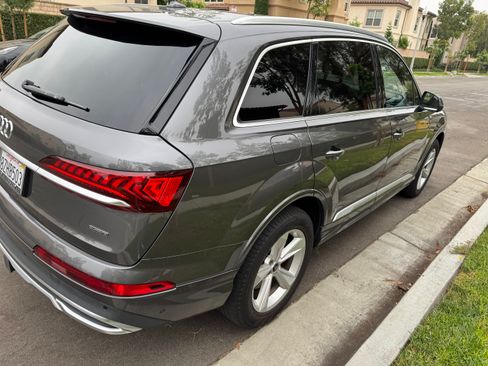 Used 2022 Audi Q7 2.0T Premium w/ Convenience Package image 4