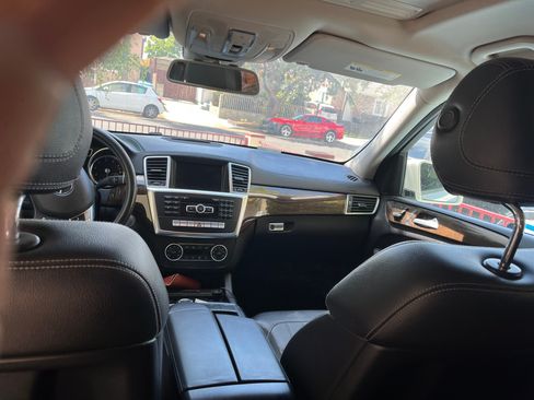 Used 2014 Mercedes-Benz GL 450 4MATIC image 9