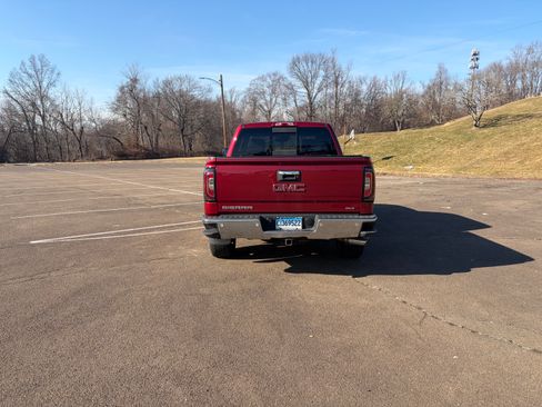 Used 2018 GMC Sierra 1500 SLT image 2