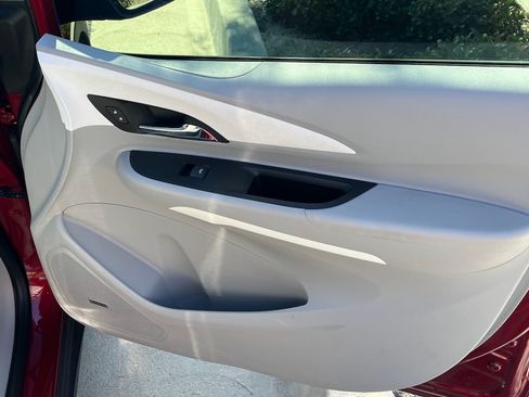 Used 2019 Chevrolet Bolt Premier w/ Infotainment Package image 16