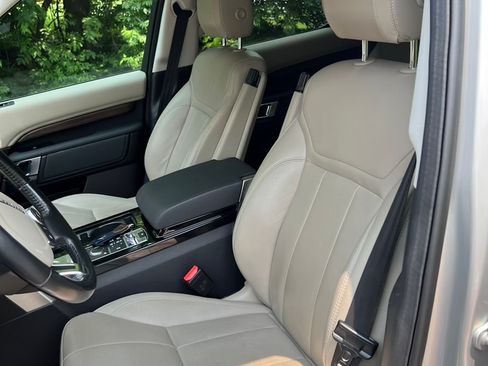 Used 2017 Land Rover Discovery HSE image 25