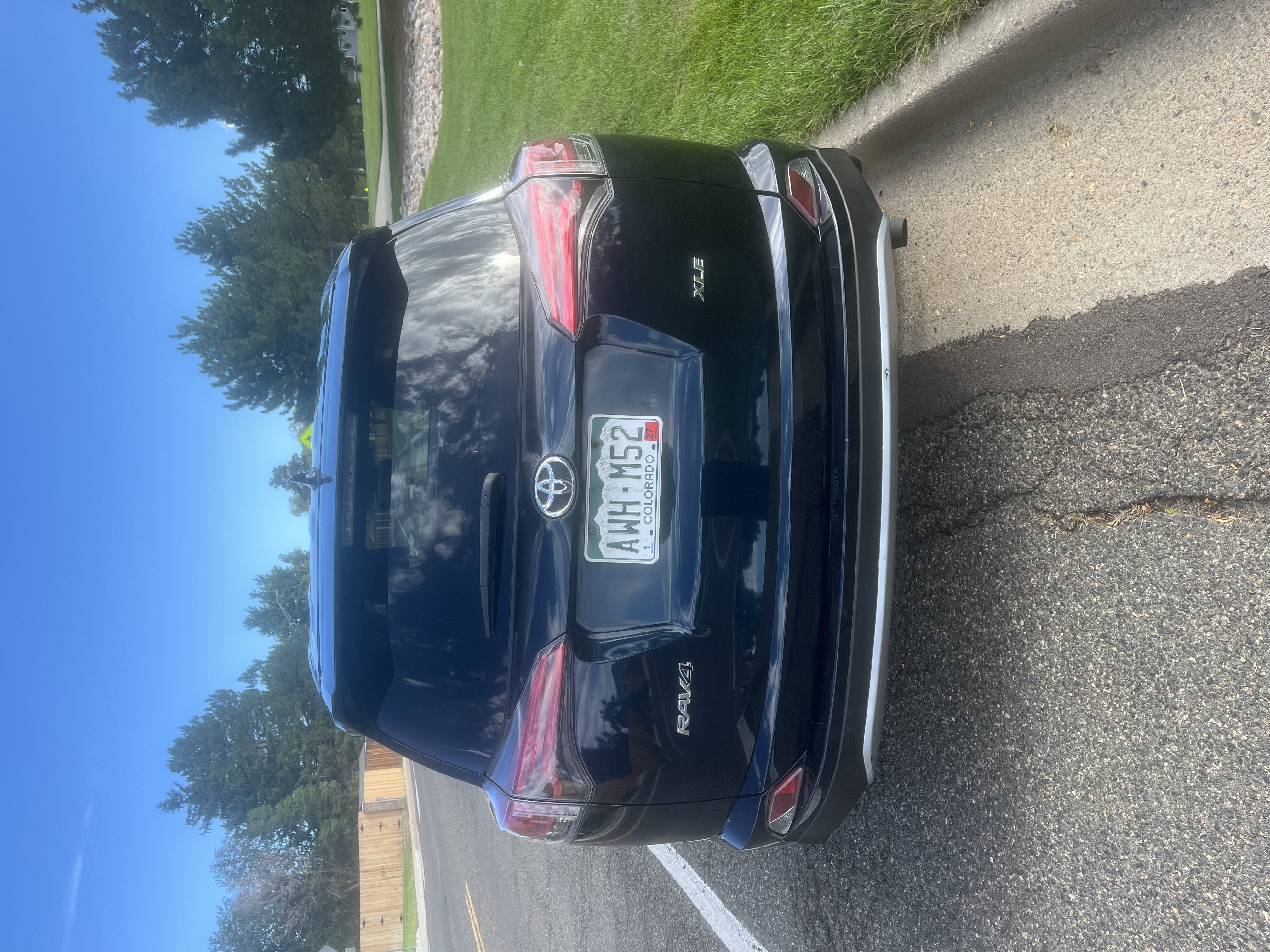 Used 2017 Toyota RAV4 XLE w/ Carpet Mat Package FWD image 4