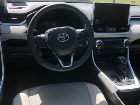 Used 2012 Ford F250 King Ranch w/ FX4 Off Road Pkg image 3