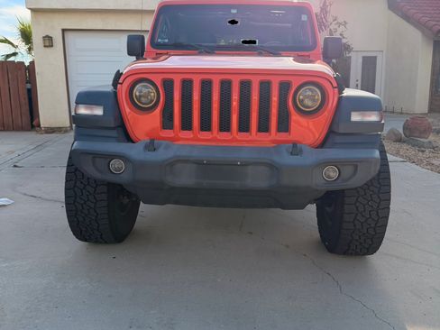 Used 2018 Jeep Wrangler Unlimited Sport S image 2