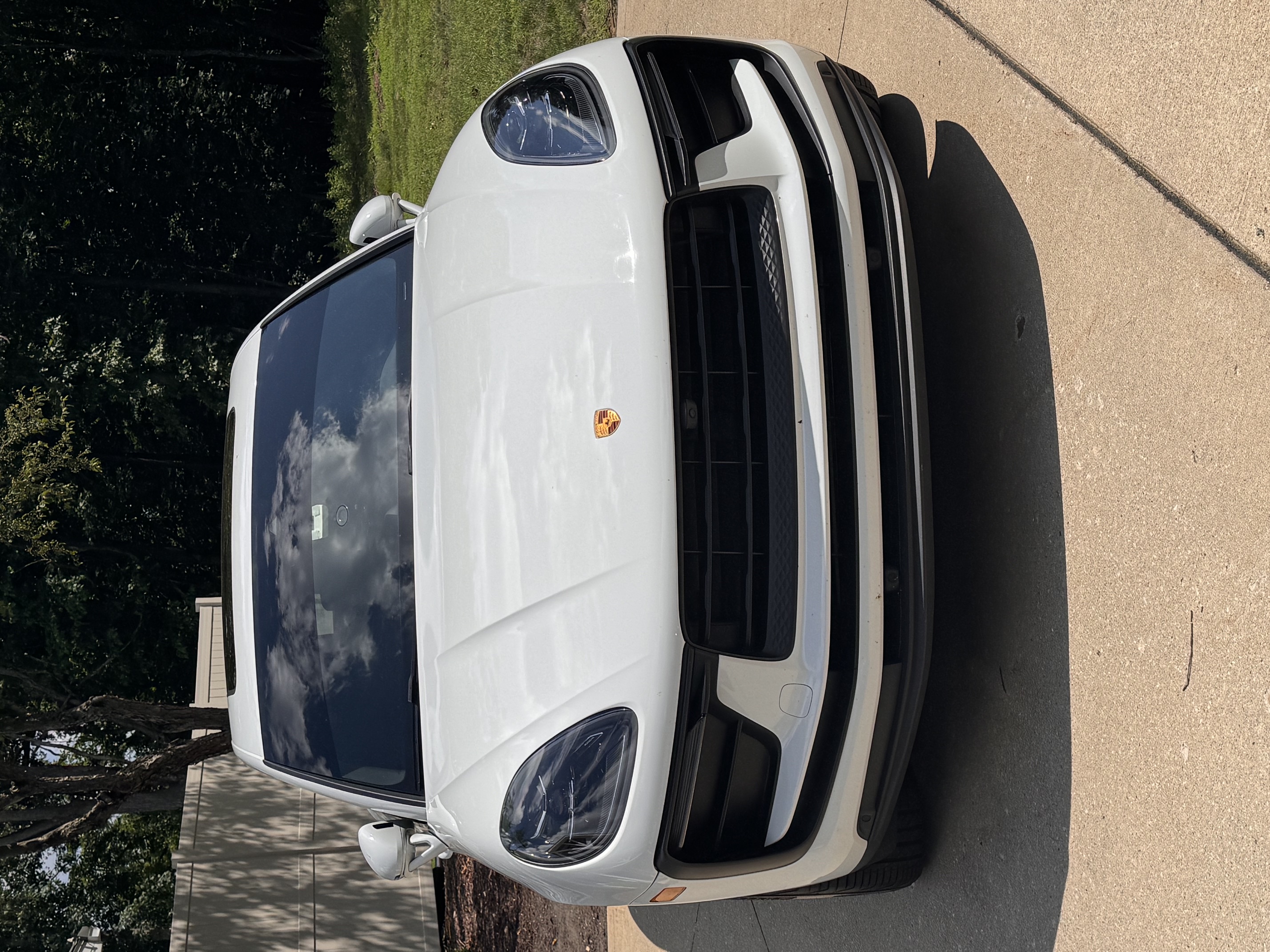 Used 2022 Porsche Macan AWD/4WD image 2