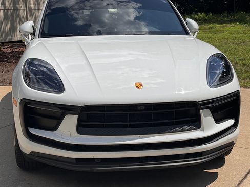 Used 2022 Porsche Macan AWD/4WD image 2