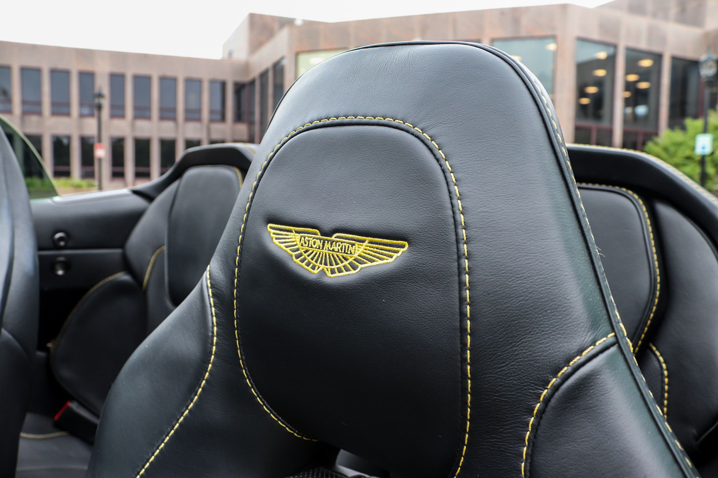 Used 2015 Aston Martin Vanquish Volante RWD image 27