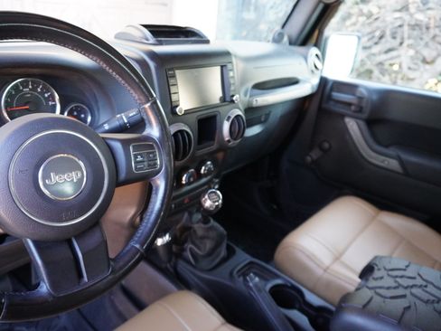 Used 2012 Jeep Wrangler Sport w/ Connectivity Group AWD/4WD image 14