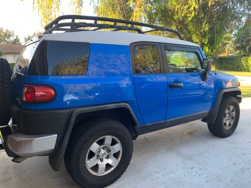 Used 2007 Toyota FJ Cruiser 4WD image 2