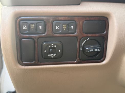 Used 1998 Toyota Land Cruiser image 2