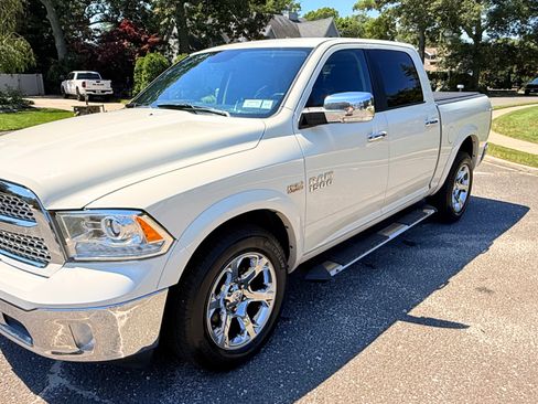 Used 2018 RAM 1500 Laramie AWD/4WD image 2