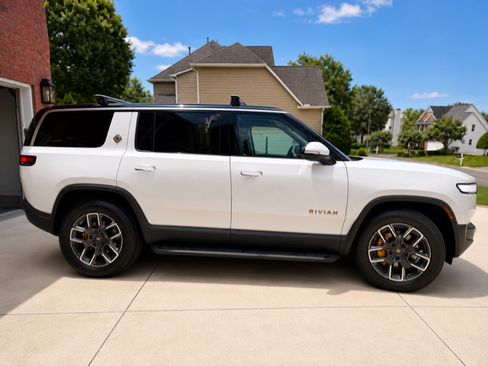 Used 2023 Rivian R1S Adventure AWD/4WD image 6
