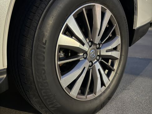 Used 2019 Nissan Pathfinder SV image 10