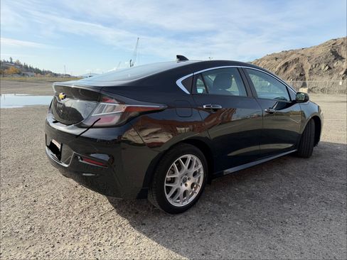 Used 2017 Chevrolet Volt LT w/ Comfort Package image 6