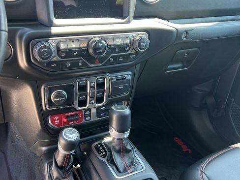 Used 2020 Jeep Gladiator Rubicon image 4