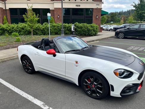 Used 2018 FIAT 124 Spider Abarth w/ Convenience Group RWD image 15
