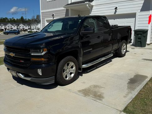 Used 2018 Chevrolet Silverado 1500 LT w/ All Star Edition image 2