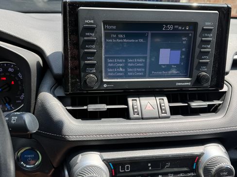 Used 2021 Toyota RAV4 XLE Premium AWD/4WD image 16