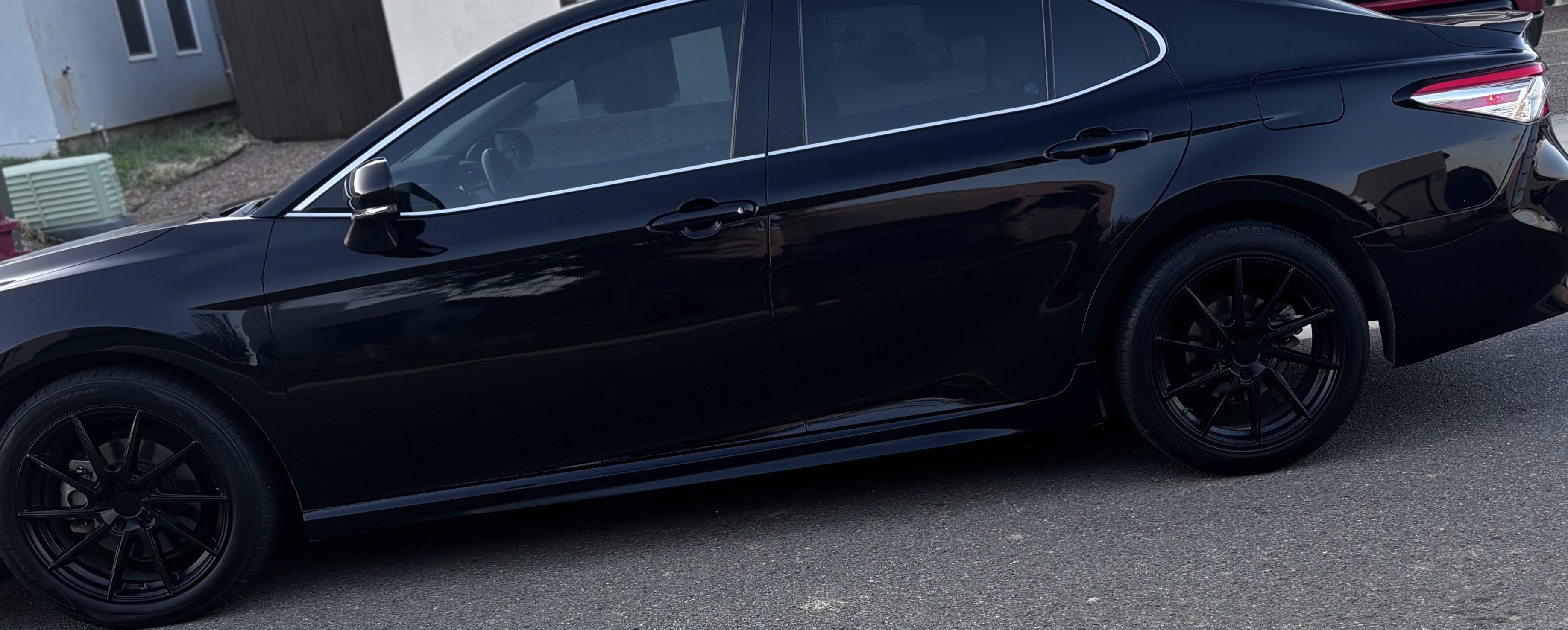 Used 2019 Toyota Camry SE w/ Convenience Package FWD image 2