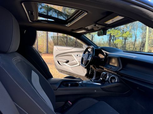 Used 2018 Chevrolet Camaro LT w/ RS Package image 10