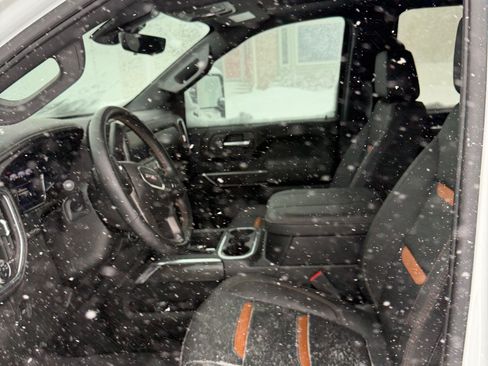 Used 2023 GMC Sierra 2500 AT4 w/ AT4 Premium Plus Package image 11