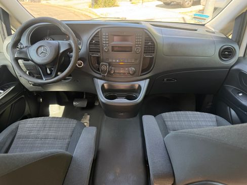 Used 2017 Mercedes-Benz Metris Van 2D image 9