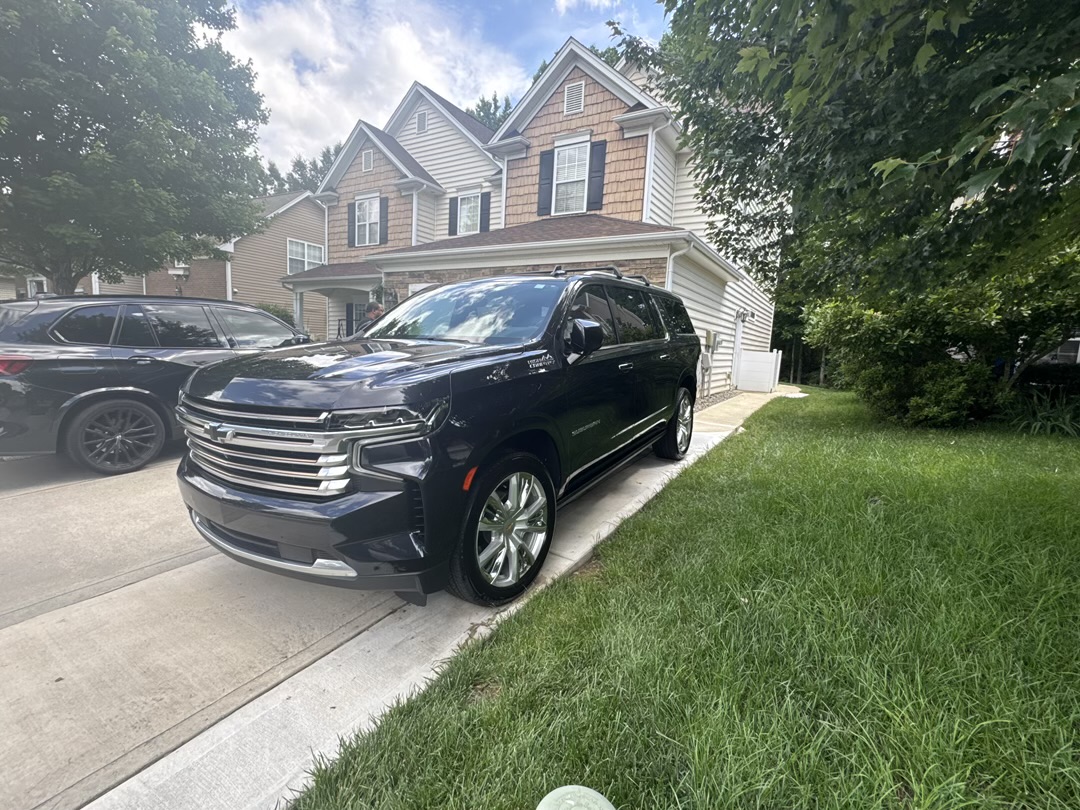 Used 2022 Chevrolet Suburban High Country AWD/4WD image 8