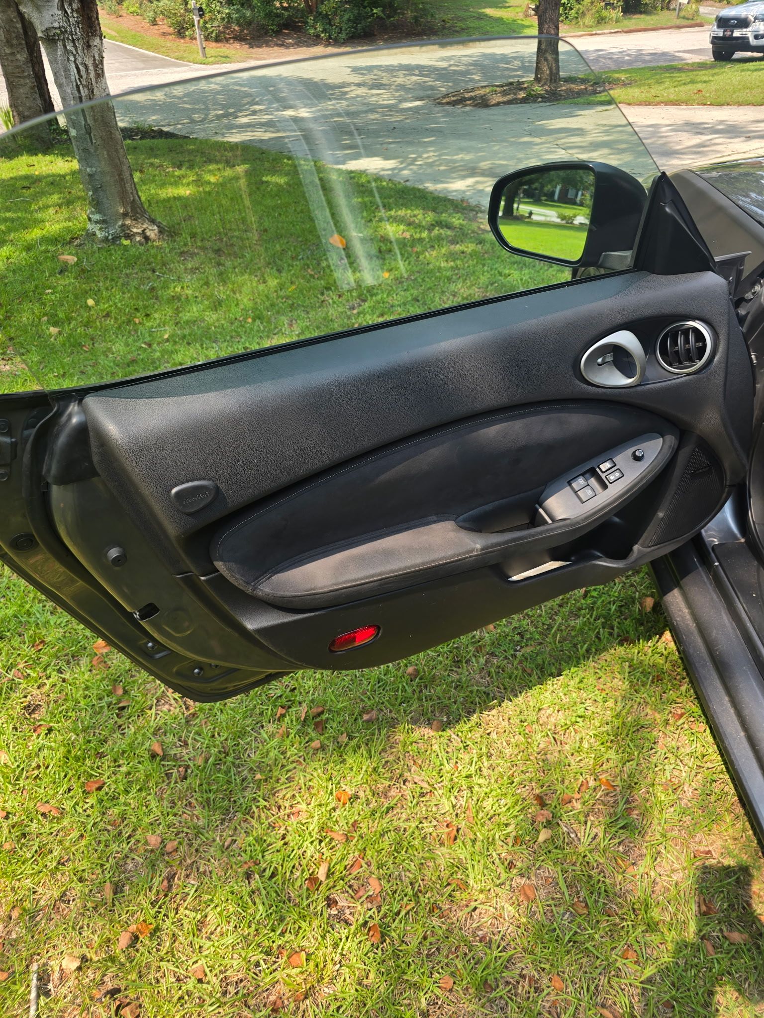 Used 2012 Nissan 370Z Touring w/ Sport Pkg RWD image 6