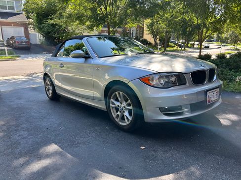 Used 2009 BMW 128i Convertible image 9