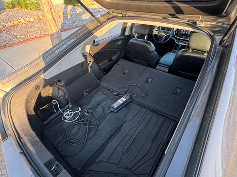 Used 2017 Chevrolet Volt LT w/ Comfort Package FWD image 24